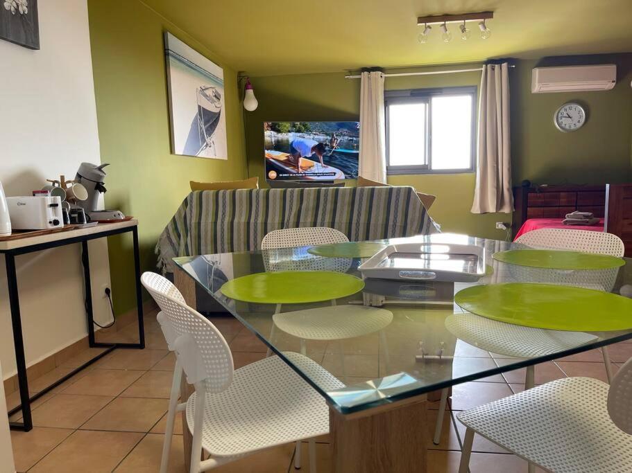 Immense Studio 51 Jusqu'A 4 Personnes Avec Vue Mer Сен-Дені Екстер'єр фото