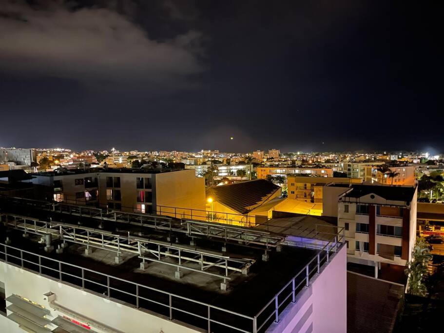 Immense Studio 51 Jusqu'A 4 Personnes Avec Vue Mer Сен-Дені Екстер'єр фото
